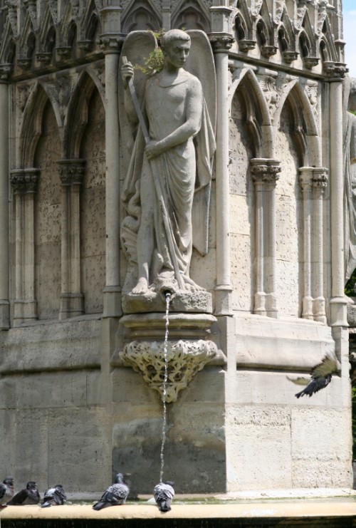 Notre Dame park fountain