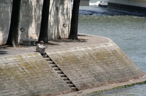 Reading by the Seine
